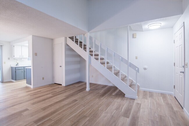 Photo - Updated 3 bedroom 1.5 bathroom duplex! House