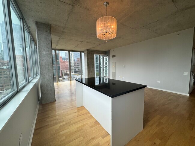 Building Photo - 659 W Randolph St