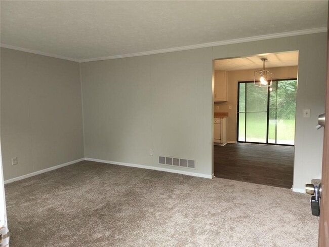Building Photo - 6400 Pleasant Dr
