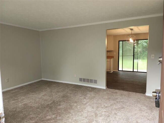 Foto del edificio - 6400 Pleasant Dr