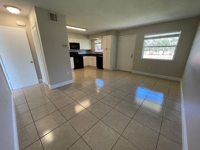 Building Photo - ANNUAL RENTAL - POINCIANA 1 BED / 1 BATH