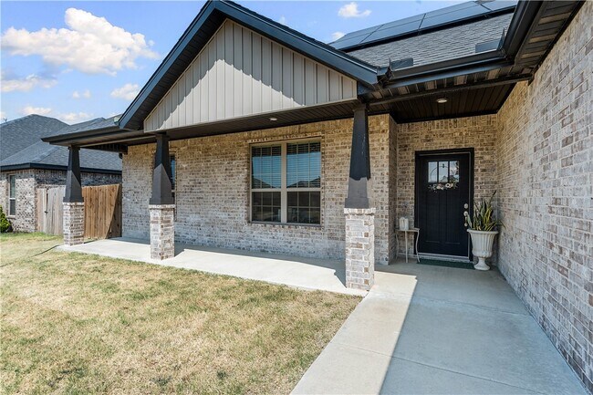 Building Photo - 1020 E Skyline Lp
