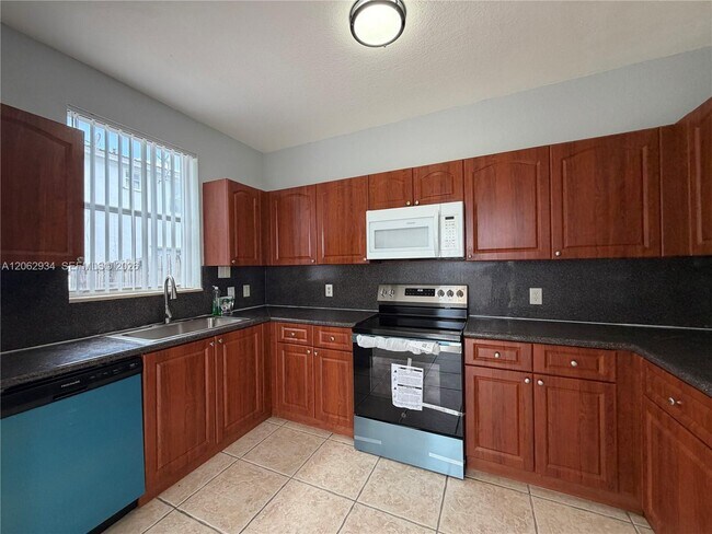Building Photo - 4096 SW 158th Ave