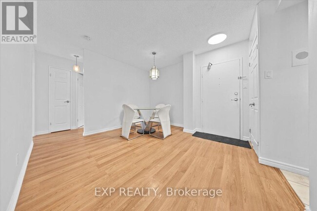 Building Photo - 555 Brittany Dr
