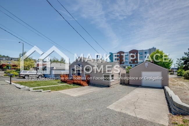 Building Photo - 615 S 225th St