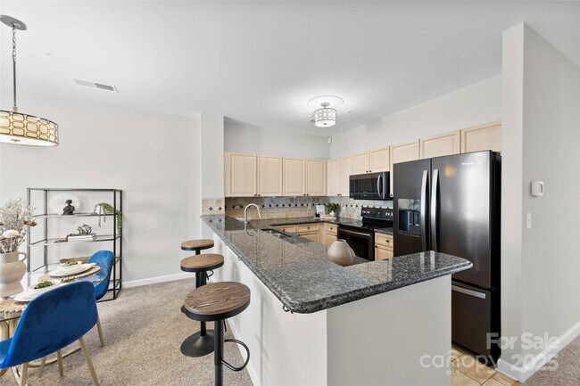Foto del edificio - 921 Northeast Dr