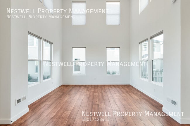 Building Photo - $250 OFF 1ST MONTH'S RENT - Great 3-bed Ho...