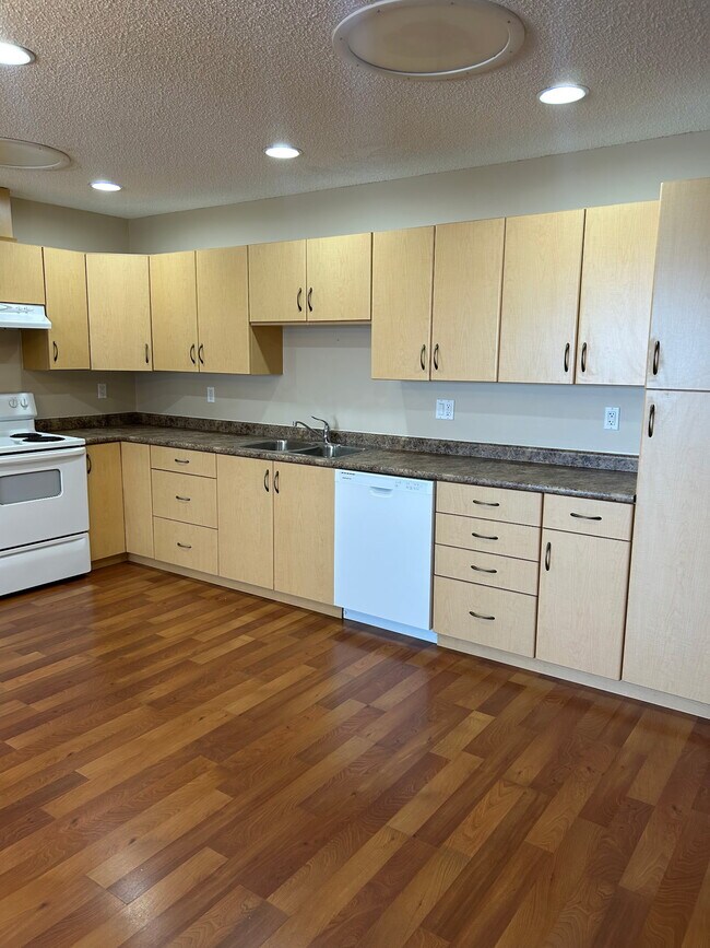 Building Photo - 8112-8196 96 Ave