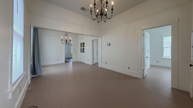 Foto del edificio - 256 Nordina St