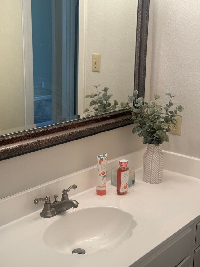 Foto del edificio - 205 Whispering Pine Dr