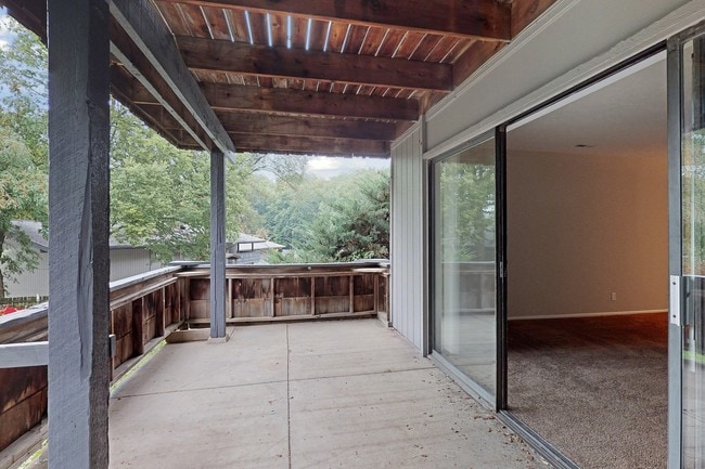 Building Photo - Fontenelle Hills