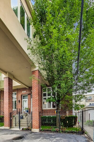 Foto del edificio - 4915 W Gunnison St