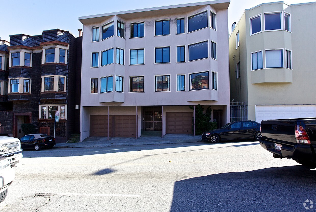 Primary Photo - 785 Bay St