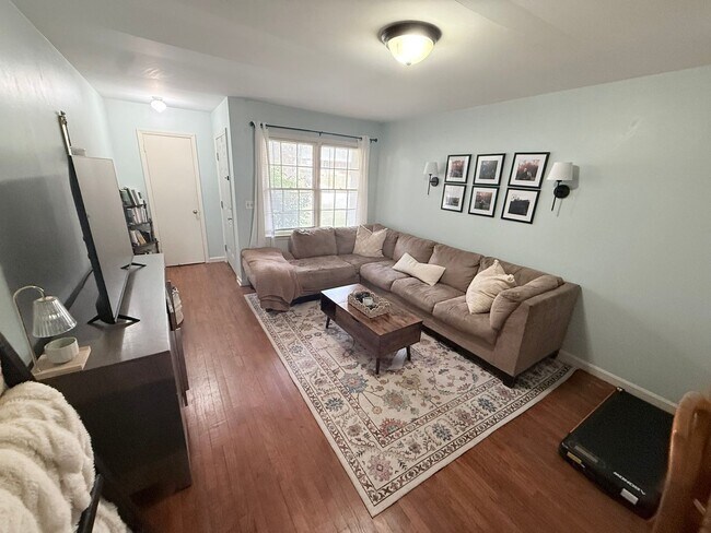 Foto del edificio - Riverdale Duplex Available July 2026