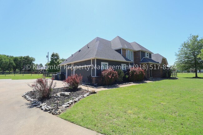 Foto del edificio - Incredible 4 Bedroom 4 Bath Home in Owasso!!!