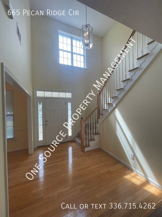 Foto del edificio - 665 Pecan Ridge Cir