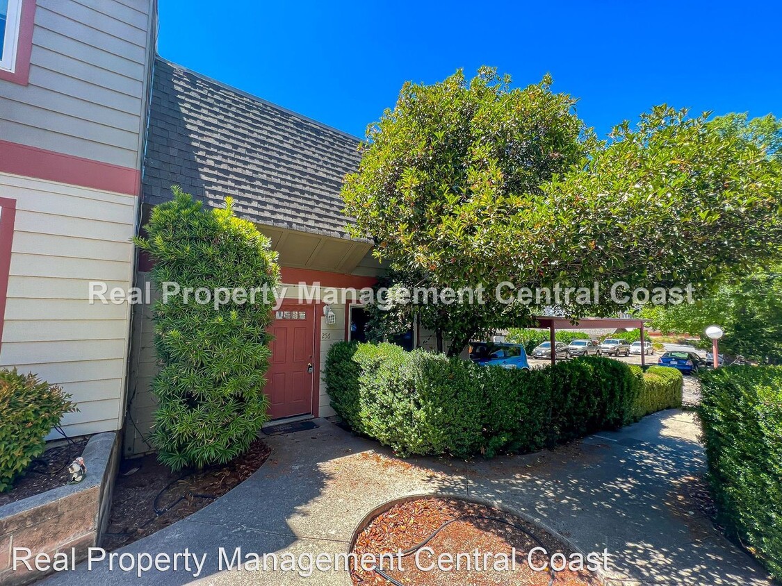 Primary Photo - 2 br, 1.5 bath House - 256 Townhouse Terrace