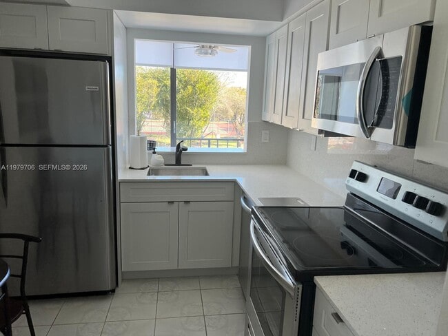 Foto del edificio - 9440 W Flagler St