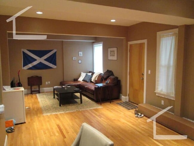 Foto del edificio - Don't miss out........ 4 bed 2 bath in Brookline!