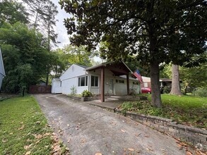 Building Photo - 811 Manhasset Rd