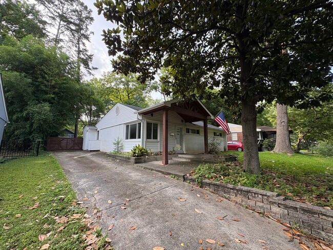 Photo - 811 Manhasset Rd House