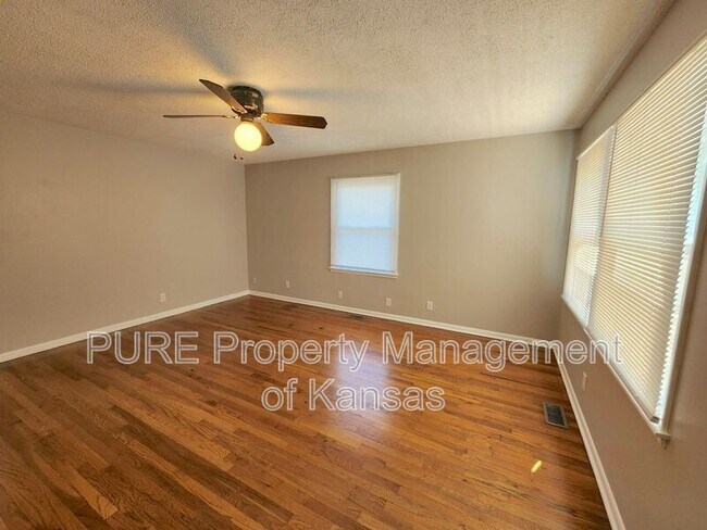 Building Photo - 128 SW 40th Terrace