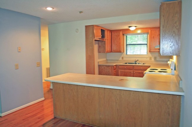 Building Photo - 2 Bedroom Riverfront Townhouse in Ellijay