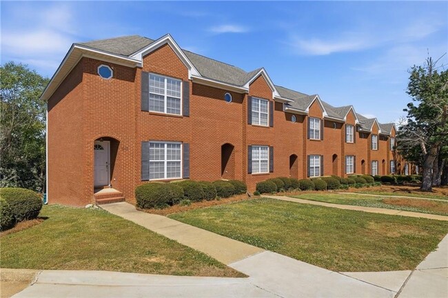 Photo - Brick Townhome in Meadowbrook!