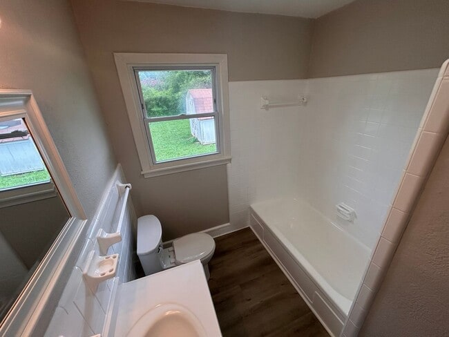 Building Photo - 4402 Kiger St SW
