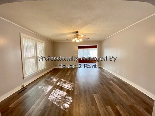 Building Photo - 603 E Poplar St
