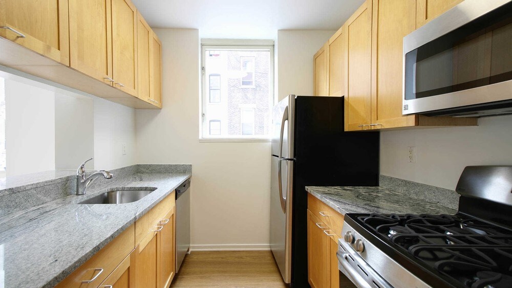 Foto principal - 309 W 50th St