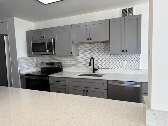 Foto del edificio - 655 W Irving Park Rd