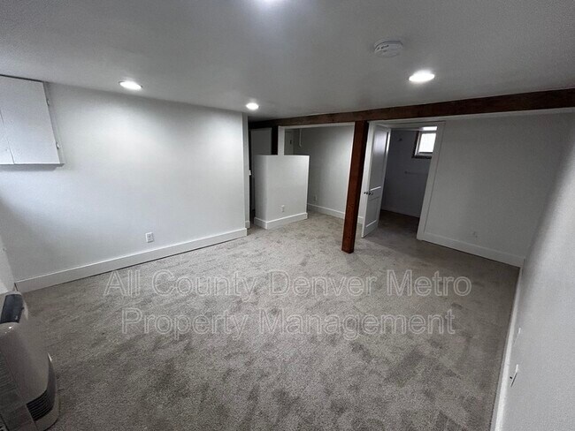 Foto del edificio - 3774 Yates St