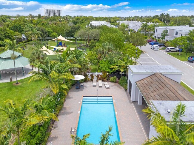 Foto del edificio - 387 NW 17th St