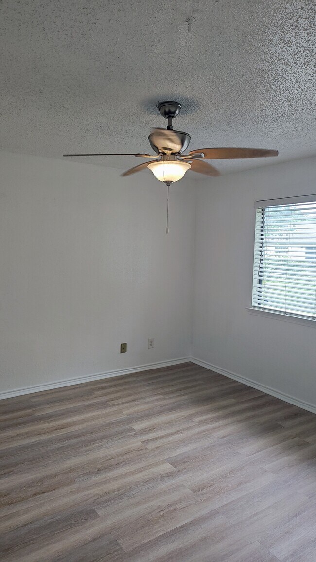 Foto del edificio - 3905 Pickwick Ln