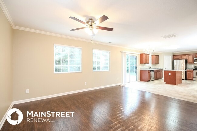 Building Photo - 305 Walnut Crossing Dr