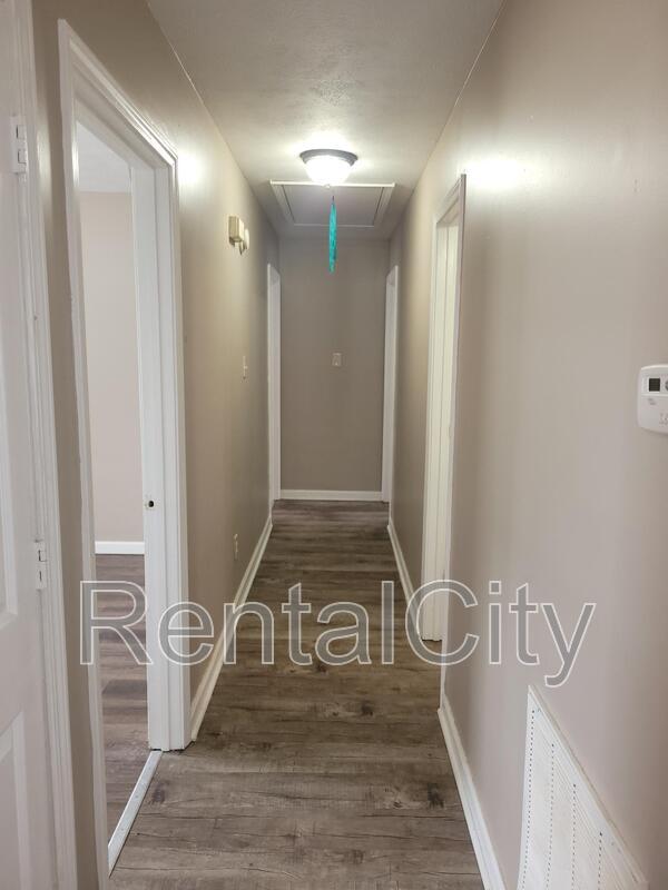 Foto del edificio - 859 Friendship Rd