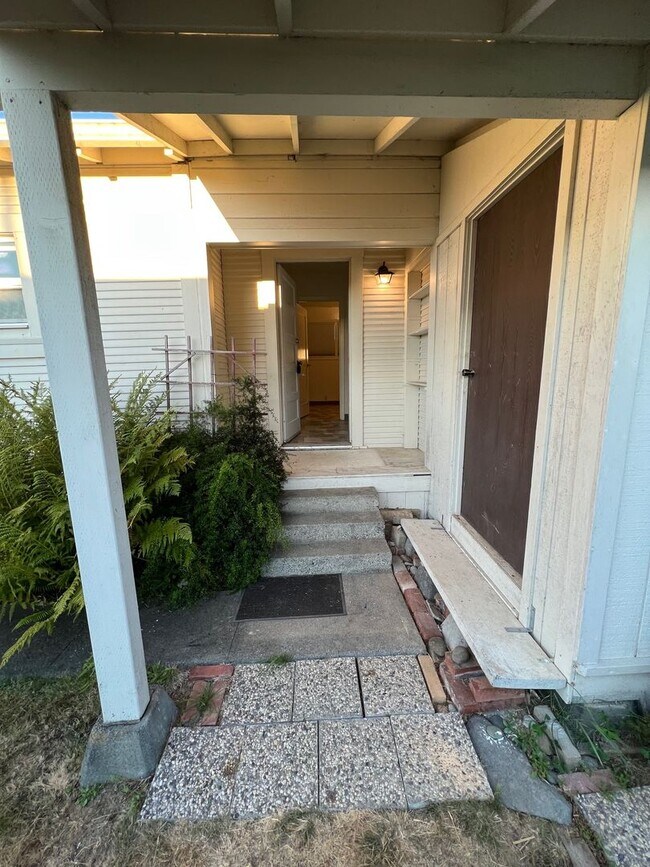 Building Photo - 2035 Harrison Ave
