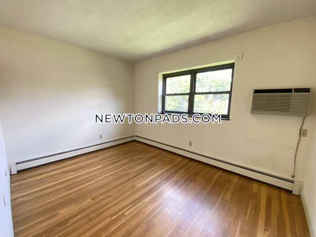 Building Photo - 276 Grove St