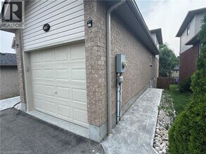Building Photo - 160 Fallowfield Dr