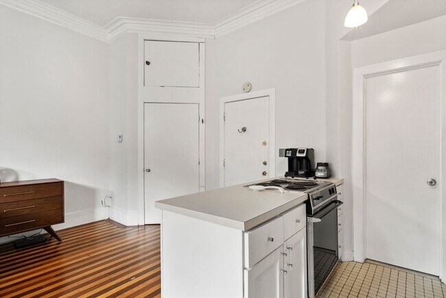 Building Photo - 389 Beacon St
