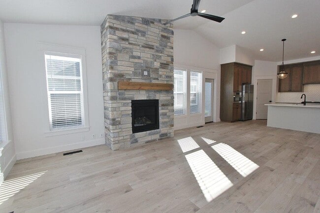 Building Photo - Immaculate Single-Level Patio Home