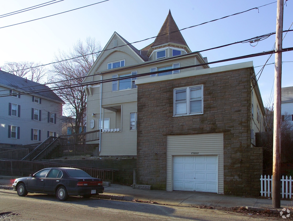 Building Photo - 423 Middle St