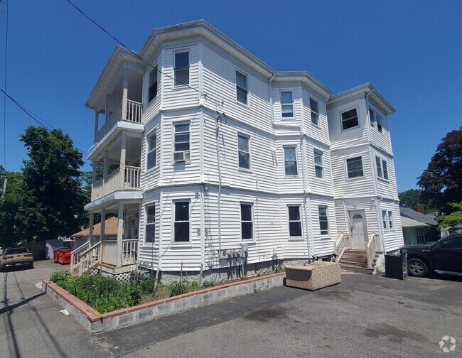Building Photo - 14 Blaine St