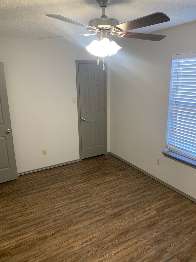 Building Photo - 2/1.5 in Frenship ISD
