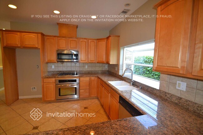 Building Photo - 113 E Bonita Dr