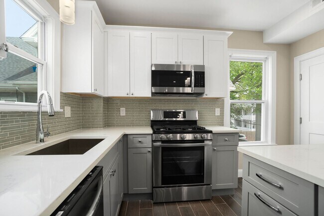 Building Photo - HOT BRIGHTON LISTING!!!!