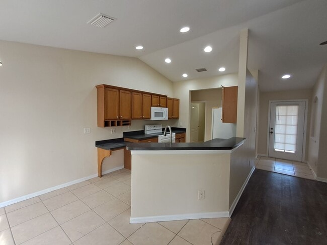 Building Photo - 135 Greenbriar Blvd