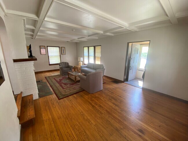 Foto del edificio - 1033 Ackerman Ave