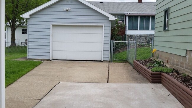 Foto del edificio - 4 br, 2 bath House - 4019 Washington Ave.